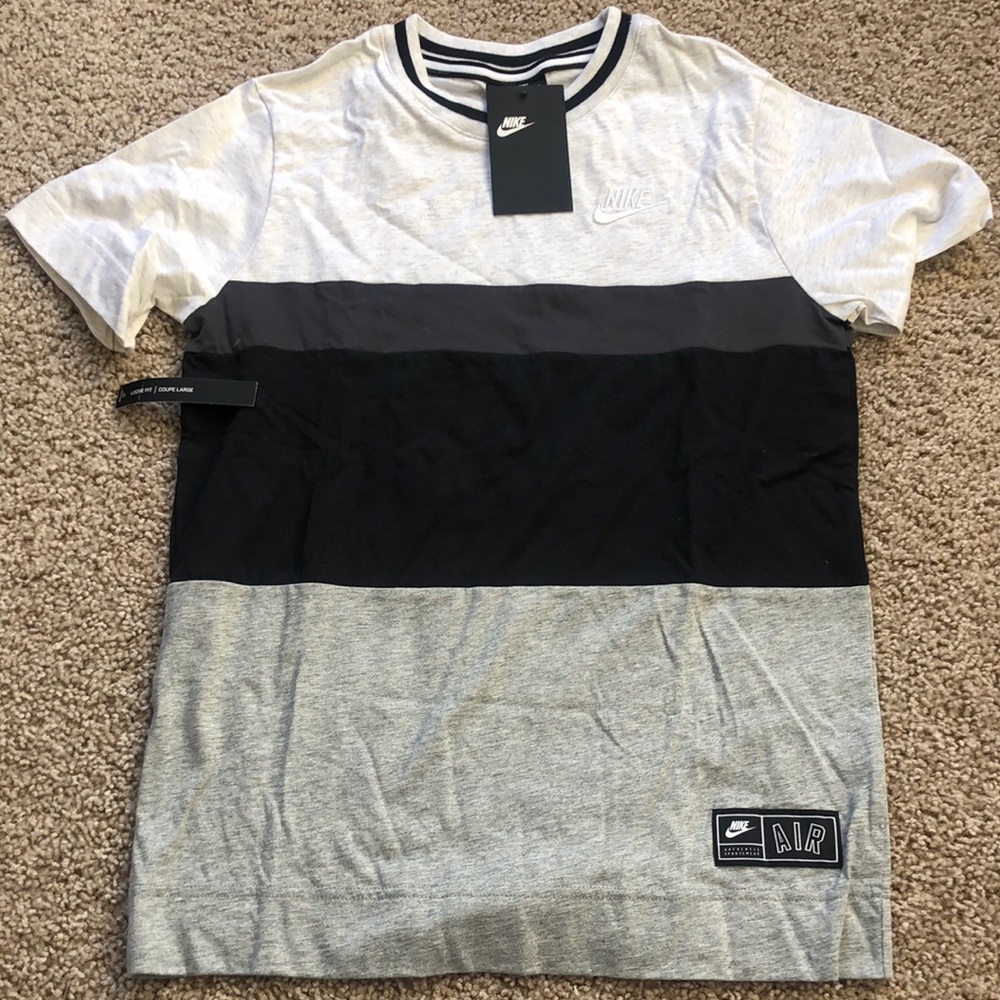 NWT boys Nike tee. Size Large